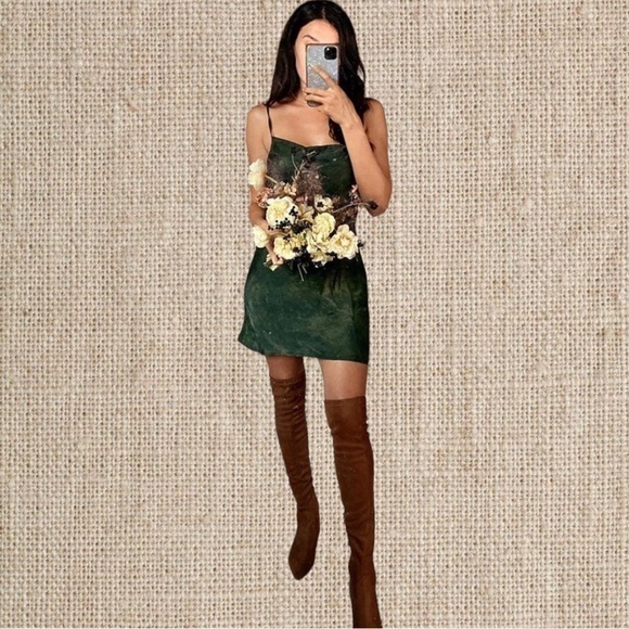 Dresses & Skirts - 🖤 Elegant Green Dress